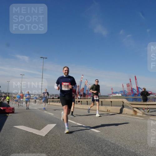 03.10.2025 - Köhlbrandbrückenlauf Matties Gatica Varas http://msf.ph/oto/8991515 03.10.2025 12:42:34 Position 2  meine-sportfotos.de
