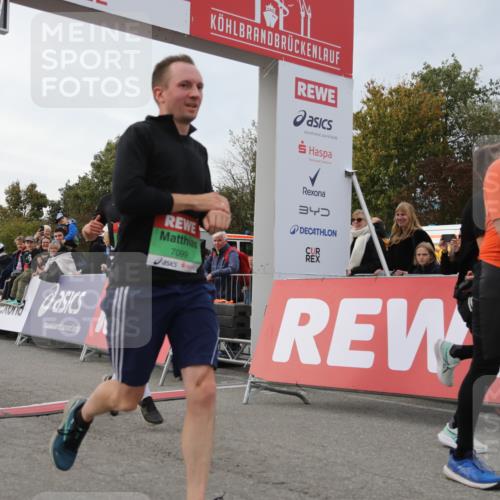 03.10.2025 - Köhlbrandbrückenlauf Yannick Fuchs http://msf.ph/oto/8991516 03.10.2025 16:02:51 Ziel 7099, 7180, 7277, 7278, 7386, 7923, 8048, 9023, 9511, 9595, 9670 meine-sportfotos.de