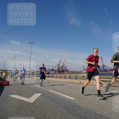 03.10.2025 - Köhlbrandbrückenlauf Matties Gatica Varas http://msf.ph/oto/8991528 03.10.2025 12:42:36 Position 2  meine-sportfotos.de