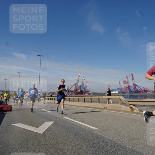 03.10.2025 - Köhlbrandbrückenlauf Matties Gatica Varas http://msf.ph/oto/8991530 03.10.2025 12:42:36 Position 2 6305 meine-sportfotos.de