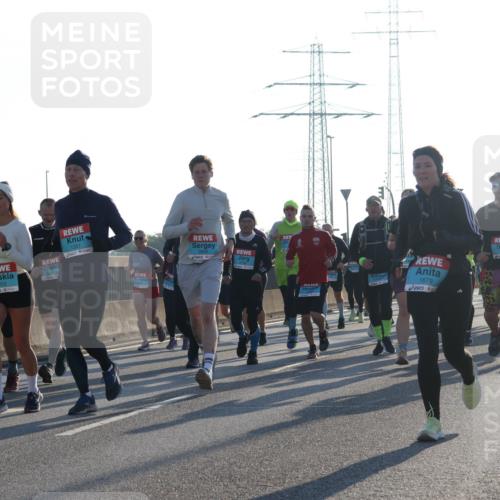 03.10.2025 - Köhlbrandbrückenlauf Luisa Fischer http://msf.ph/oto/8991533 03.10.2025 10:16:31 Position 3 1257, 1203, 1679 meine-sportfotos.de