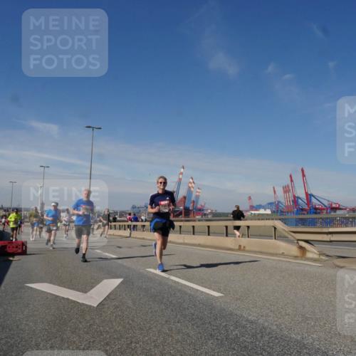 03.10.2025 - Köhlbrandbrückenlauf Matties Gatica Varas http://msf.ph/oto/8991535 03.10.2025 12:42:37 Position 2  meine-sportfotos.de