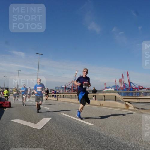 03.10.2025 - Köhlbrandbrückenlauf Matties Gatica Varas http://msf.ph/oto/8991537 03.10.2025 12:42:37 Position 2 118 meine-sportfotos.de