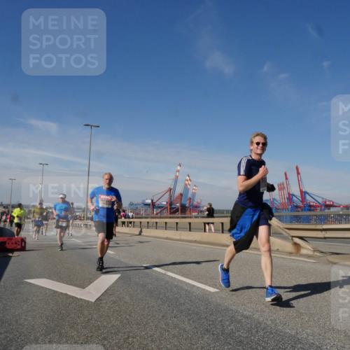 03.10.2025 - Köhlbrandbrückenlauf Matties Gatica Varas http://msf.ph/oto/8991541 03.10.2025 12:42:38 Position 2  meine-sportfotos.de
