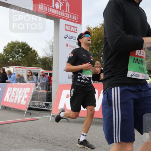 03.10.2025 - Köhlbrandbrückenlauf Yannick Fuchs http://msf.ph/oto/8991542 03.10.2025 16:02:52 Ziel 7099, 7180, 7277, 7278, 7386, 7923, 8048, 9023, 9511 meine-sportfotos.de
