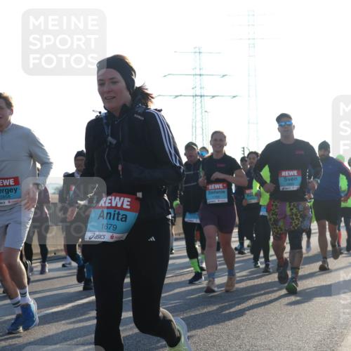 03.10.2025 - Köhlbrandbrückenlauf Luisa Fischer http://msf.ph/oto/8991550 03.10.2025 10:16:32 Position 3 2858, 1679, 316811, 1169 meine-sportfotos.de