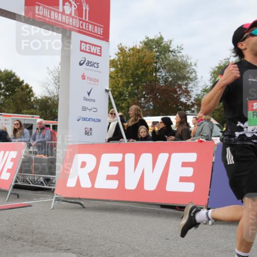 03.10.2025 - Köhlbrandbrückenlauf Yannick Fuchs http://msf.ph/oto/8991555 03.10.2025 16:02:52 Ziel 7099, 7180, 7277, 7278, 7386, 7923, 8048, 9023, 9511 meine-sportfotos.de