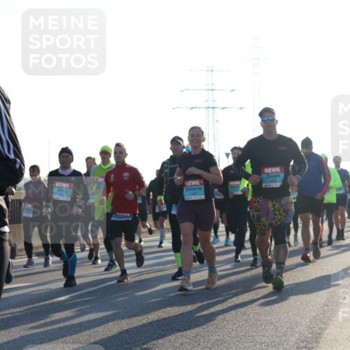 03.10.2025 - Köhlbrandbrückenlauf Luisa Fischer http://msf.ph/oto/8991556 03.10.2025 10:16:33 Position 3 9, 1169, 3268, 1 meine-sportfotos.de