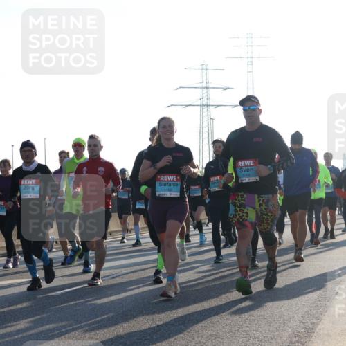 03.10.2025 - Köhlbrandbrückenlauf Luisa Fischer http://msf.ph/oto/8991559 03.10.2025 10:16:33 Position 3 2735, 2736, 1169, 3268, 1 meine-sportfotos.de