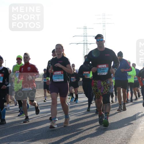 03.10.2025 - Köhlbrandbrückenlauf Luisa Fischer http://msf.ph/oto/8991564 03.10.2025 10:16:34 Position 3 2736, 1169, 3268, 1 meine-sportfotos.de