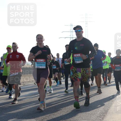 03.10.2025 - Köhlbrandbrückenlauf Luisa Fischer http://msf.ph/oto/8991567 03.10.2025 10:16:34 Position 3 2736, 1169, 3268, 1 meine-sportfotos.de