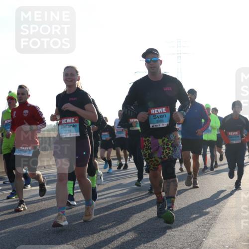03.10.2025 - Köhlbrandbrückenlauf Luisa Fischer http://msf.ph/oto/8991569 03.10.2025 10:16:34 Position 3 2736, 1169, 3268 meine-sportfotos.de