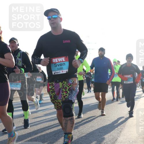 03.10.2025 - Köhlbrandbrückenlauf Luisa Fischer http://msf.ph/oto/8991576 03.10.2025 10:16:35 Position 3 3569, 1169, 1512, 3268, 1 meine-sportfotos.de