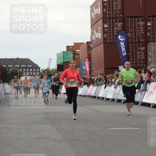 03.10.2025 - Köhlbrandbrückenlauf Yannick Fuchs http://msf.ph/oto/8991577 03.10.2025 16:02:53 Ziel 7099, 7180, 7277, 7278, 7386, 7923, 8048, 9023, 9511, 9619 meine-sportfotos.de