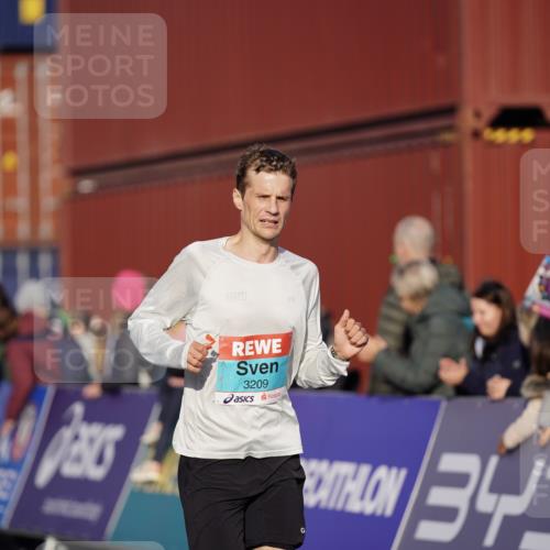 03.10.2025 - Köhlbrandbrückenlauf Michael Burmester http://msf.ph/oto/8991580 03.10.2025 09:48:08 Ziel 3209 meine-sportfotos.de