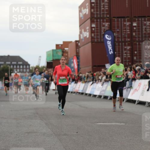 03.10.2025 - Köhlbrandbrückenlauf Yannick Fuchs http://msf.ph/oto/8991584 03.10.2025 16:02:53 Ziel 7099, 7180, 7277, 7278, 7386, 7923, 8048, 9023, 9511, 9619 meine-sportfotos.de
