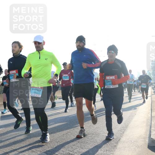 03.10.2025 - Köhlbrandbrückenlauf Luisa Fischer http://msf.ph/oto/8991585 03.10.2025 10:16:36 Position 3 1621, 29, 2942, 280 meine-sportfotos.de