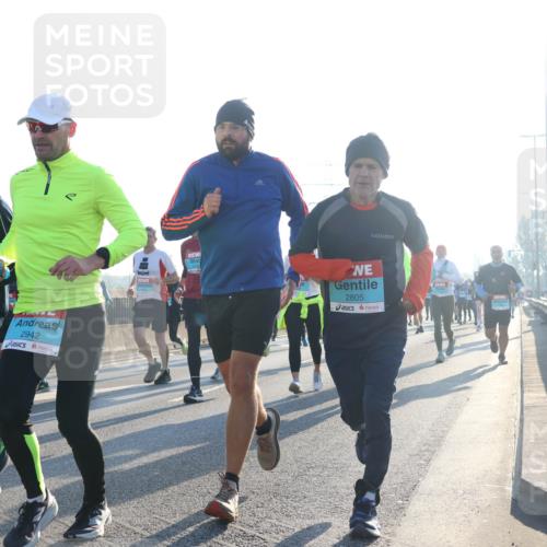 03.10.2025 - Köhlbrandbrückenlauf Luisa Fischer http://msf.ph/oto/8991589 03.10.2025 10:16:36 Position 3 2950, 2942, 2805 meine-sportfotos.de