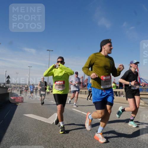 03.10.2025 - Köhlbrandbrückenlauf Matties Gatica Varas http://msf.ph/oto/8991593 03.10.2025 12:42:43 Position 2 4625, 4806 meine-sportfotos.de