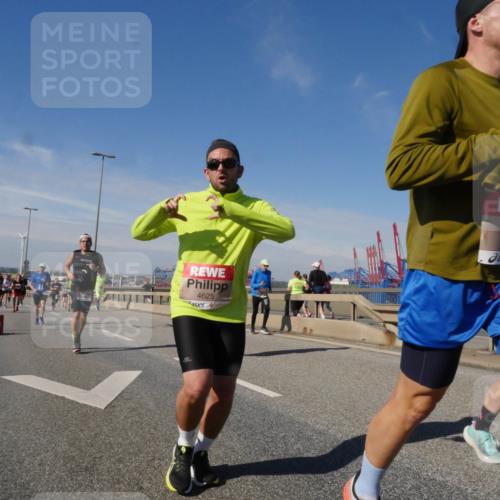 03.10.2025 - Köhlbrandbrückenlauf Matties Gatica Varas http://msf.ph/oto/8991599 03.10.2025 12:42:44 Position 2 4625, 4806 meine-sportfotos.de