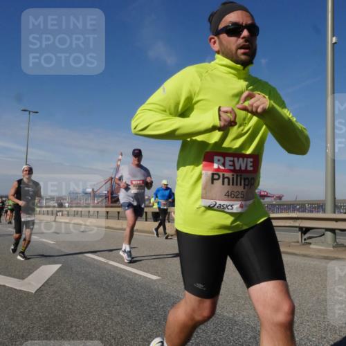03.10.2025 - Köhlbrandbrückenlauf Matties Gatica Varas http://msf.ph/oto/8991602 03.10.2025 12:42:44 Position 2 4625 meine-sportfotos.de