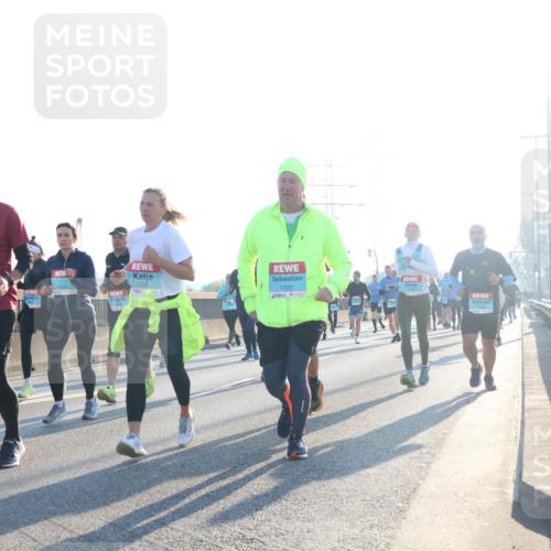 03.10.2025 - Köhlbrandbrückenlauf Luisa Fischer http://msf.ph/oto/8991604 03.10.2025 10:16:38 Position 3 2696, 1228, 1220 meine-sportfotos.de