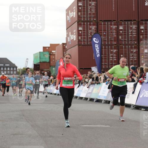 03.10.2025 - Köhlbrandbrückenlauf Yannick Fuchs http://msf.ph/oto/8991605 03.10.2025 16:02:54 Ziel 7099, 7277, 7278, 7386, 7673, 7923, 9023, 9511, 9619 meine-sportfotos.de