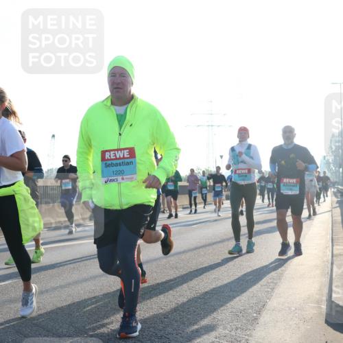 03.10.2025 - Köhlbrandbrückenlauf Luisa Fischer http://msf.ph/oto/8991609 03.10.2025 10:16:38 Position 3 1228, 1220, 3838 meine-sportfotos.de