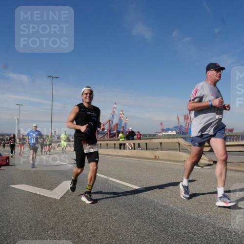03.10.2025 - Köhlbrandbrückenlauf Matties Gatica Varas http://msf.ph/oto/8991614 03.10.2025 12:42:46 Position 2 102, 6062 meine-sportfotos.de