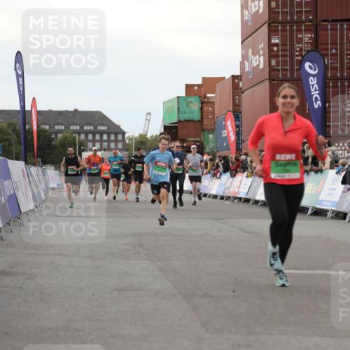 03.10.2025 - Köhlbrandbrückenlauf Yannick Fuchs http://msf.ph/oto/8991618 03.10.2025 16:02:55 Ziel 7278, 7386, 7673, 7923, 9023, 9619 meine-sportfotos.de