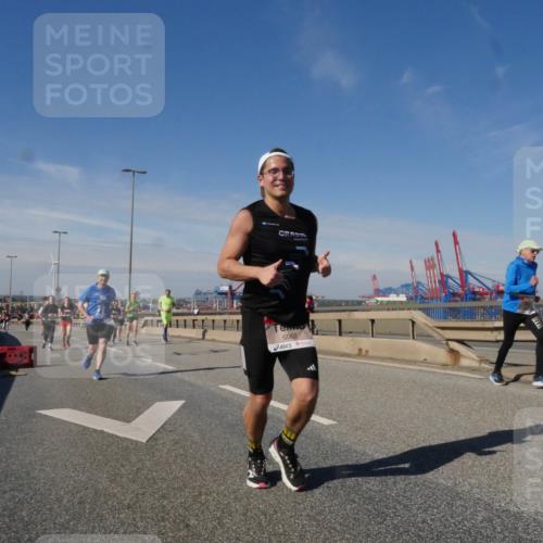 03.10.2025 - Köhlbrandbrückenlauf Matties Gatica Varas http://msf.ph/oto/8991619 03.10.2025 12:42:46 Position 2 6062 meine-sportfotos.de