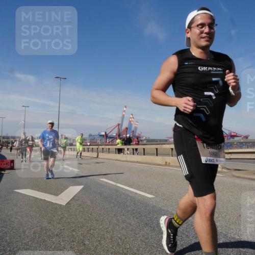 03.10.2025 - Köhlbrandbrückenlauf Matties Gatica Varas http://msf.ph/oto/8991622 03.10.2025 12:42:47 Position 2 50, 6062, 118 meine-sportfotos.de