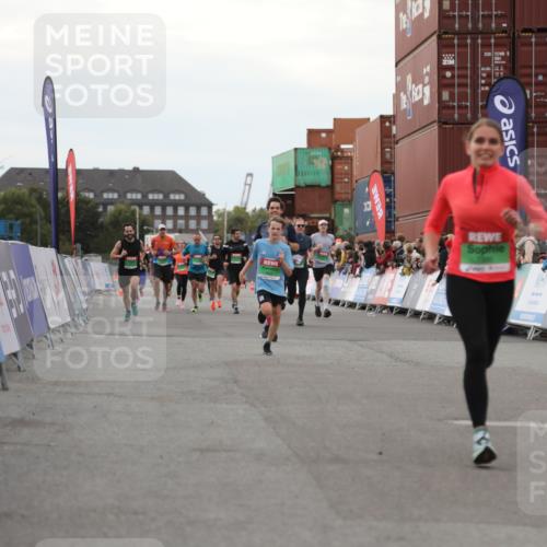 03.10.2025 - Köhlbrandbrückenlauf Yannick Fuchs http://msf.ph/oto/8991623 03.10.2025 16:02:55 Ziel 7278, 7386, 7673, 7923, 9023, 9619 meine-sportfotos.de