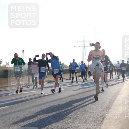 03.10.2025 - Köhlbrandbrückenlauf Luisa Fischer http://msf.ph/oto/8991629 03.10.2025 10:16:42 Position 3  meine-sportfotos.de