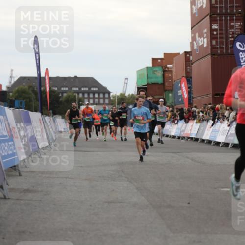 03.10.2025 - Köhlbrandbrückenlauf Yannick Fuchs http://msf.ph/oto/8991631 03.10.2025 16:02:55 Ziel 7278, 7386, 7673, 7923, 9023, 9619 meine-sportfotos.de