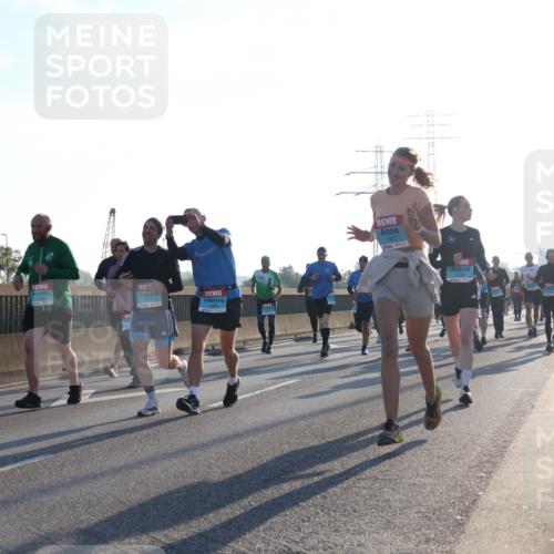 03.10.2025 - Köhlbrandbrückenlauf Luisa Fischer http://msf.ph/oto/8991634 03.10.2025 10:16:42 Position 3 1437, 1 meine-sportfotos.de