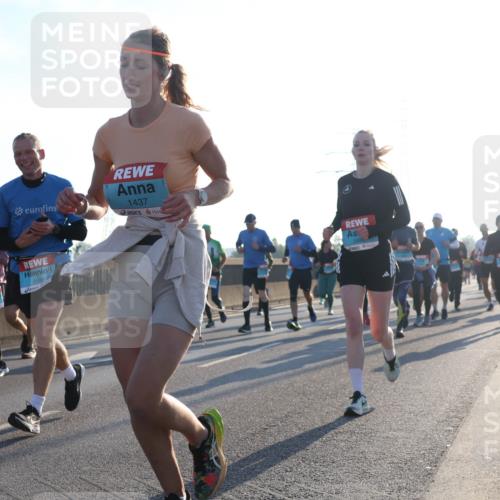 03.10.2025 - Köhlbrandbrückenlauf Luisa Fischer http://msf.ph/oto/8991643 03.10.2025 10:16:43 Position 3 2985, 1437, 2989, 2696 meine-sportfotos.de