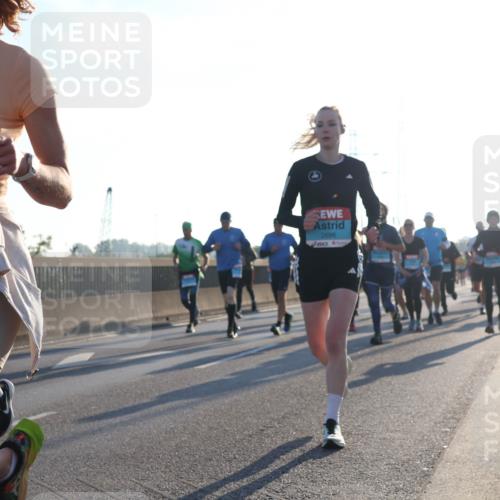 03.10.2025 - Köhlbrandbrückenlauf Luisa Fischer http://msf.ph/oto/8991645 03.10.2025 10:16:43 Position 3 1437, 2698 meine-sportfotos.de