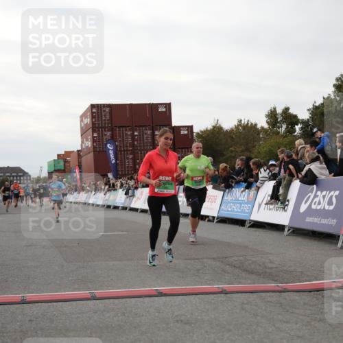 03.10.2025 - Köhlbrandbrückenlauf Yannick Fuchs http://msf.ph/oto/8991646 03.10.2025 16:02:56 Ziel 7125, 7278, 7386, 7673, 7923, 9023, 9619 meine-sportfotos.de