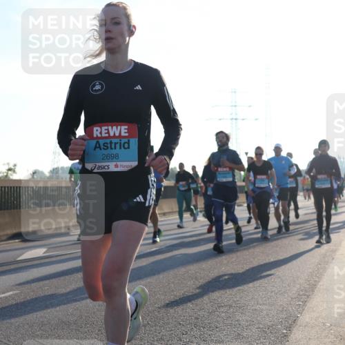 03.10.2025 - Köhlbrandbrückenlauf Luisa Fischer http://msf.ph/oto/8991653 03.10.2025 10:16:44 Position 3 2698 meine-sportfotos.de