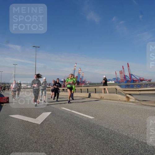 03.10.2025 - Köhlbrandbrückenlauf Matties Gatica Varas http://msf.ph/oto/8991655 03.10.2025 12:42:50 Position 2  meine-sportfotos.de