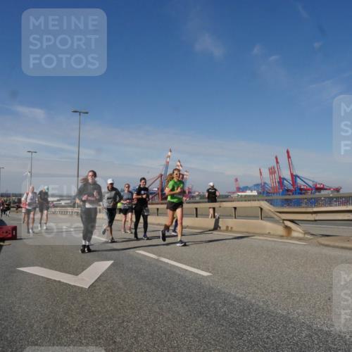 03.10.2025 - Köhlbrandbrückenlauf Matties Gatica Varas http://msf.ph/oto/8991658 03.10.2025 12:42:50 Position 2  meine-sportfotos.de