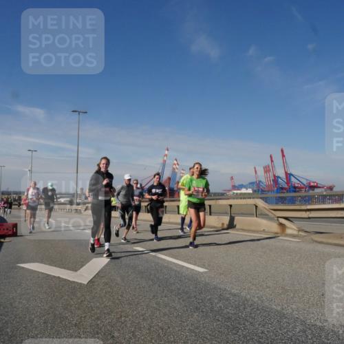 03.10.2025 - Köhlbrandbrückenlauf Matties Gatica Varas http://msf.ph/oto/8991663 03.10.2025 12:42:51 Position 2 118 meine-sportfotos.de
