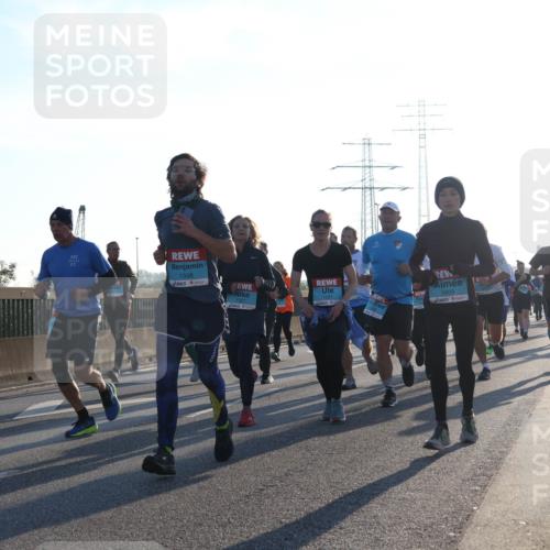 03.10.2025 - Köhlbrandbrückenlauf Luisa Fischer http://msf.ph/oto/8991671 03.10.2025 10:16:45 Position 3 1508, 1327, 1331, 3409, 1 meine-sportfotos.de