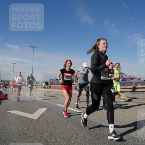 03.10.2025 - Köhlbrandbrückenlauf Matties Gatica Varas http://msf.ph/oto/8991675 03.10.2025 12:42:52 Position 2 47 meine-sportfotos.de