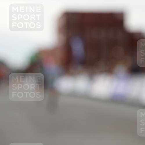 03.10.2025 - Köhlbrandbrückenlauf Yannick Fuchs http://msf.ph/oto/8991678 03.10.2025 16:02:57 Ziel 7125, 7278, 7386, 7673, 7923, 9023, 9294, 9619 meine-sportfotos.de