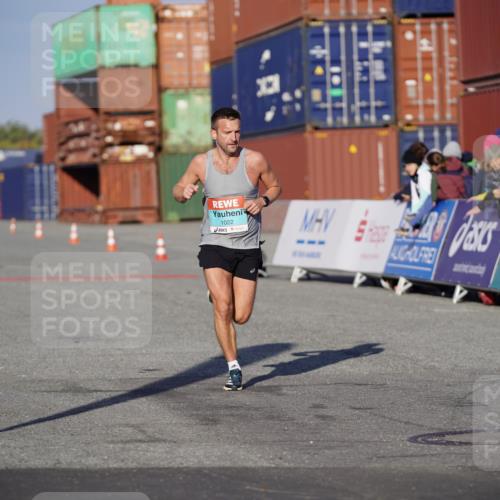 03.10.2025 - Köhlbrandbrückenlauf Michael Burmester http://msf.ph/oto/8991679 03.10.2025 09:49:21 Ziel 1022, 3203 meine-sportfotos.de