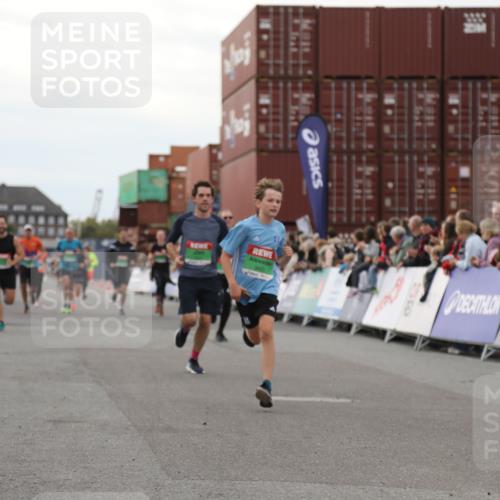 03.10.2025 - Köhlbrandbrückenlauf Yannick Fuchs http://msf.ph/oto/8991685 03.10.2025 16:02:57 Ziel 7125, 7278, 7386, 7673, 7923, 9023, 9294, 9619 meine-sportfotos.de