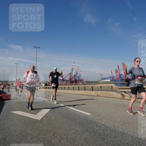 03.10.2025 - Köhlbrandbrückenlauf Matties Gatica Varas http://msf.ph/oto/8991687 03.10.2025 12:42:54 Position 2  meine-sportfotos.de