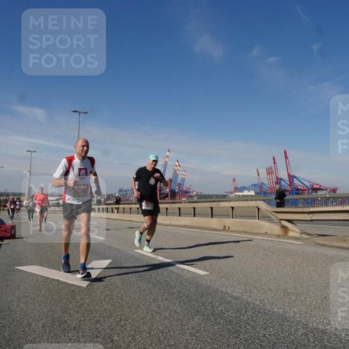 03.10.2025 - Köhlbrandbrückenlauf Matties Gatica Varas http://msf.ph/oto/8991691 03.10.2025 12:42:54 Position 2 118 meine-sportfotos.de